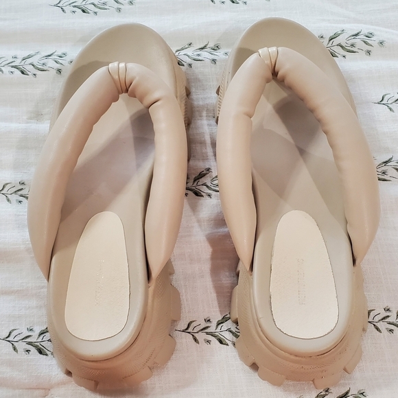 PrettyLittleThing Cream Toe Post Cleated Sole Chunky Sandals Size 39 (8) - Picture 6 of 14